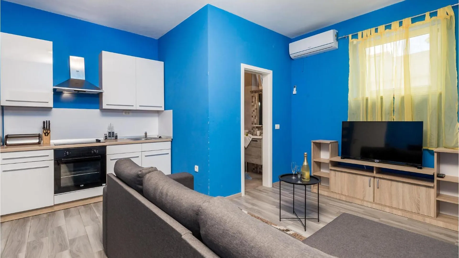 Cozy Apartment In Opric With Wifi