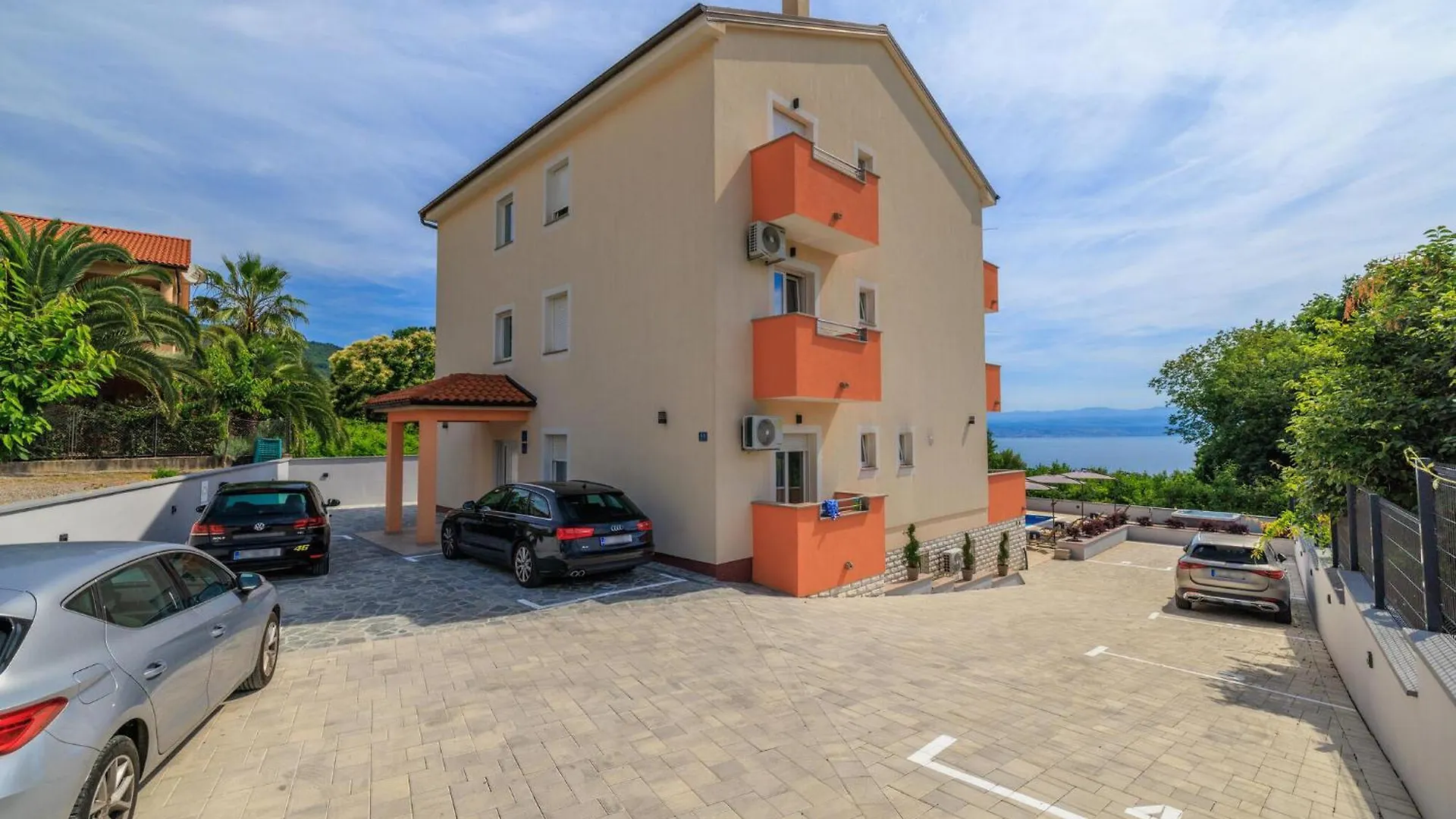 Cozy Apartment In Opric With Wifi